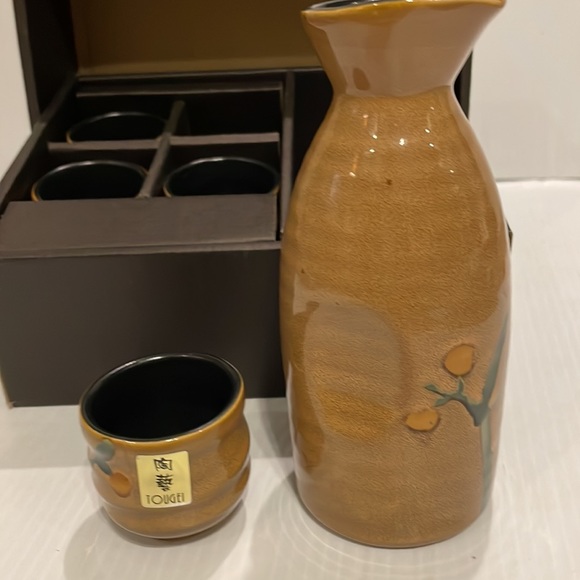 NWT Beautiful Tougei Saki Set Japanese Ceramic Saki Set 5 Piece - Picture 7 of 15